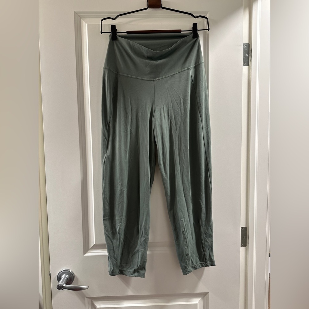 Patagonia Maipo Rock Crops - Hemlock Green| size small